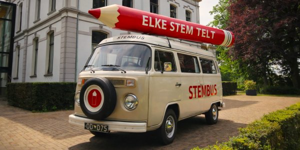 Foto: Mobiele stembus rijdt door gemeente Brummen